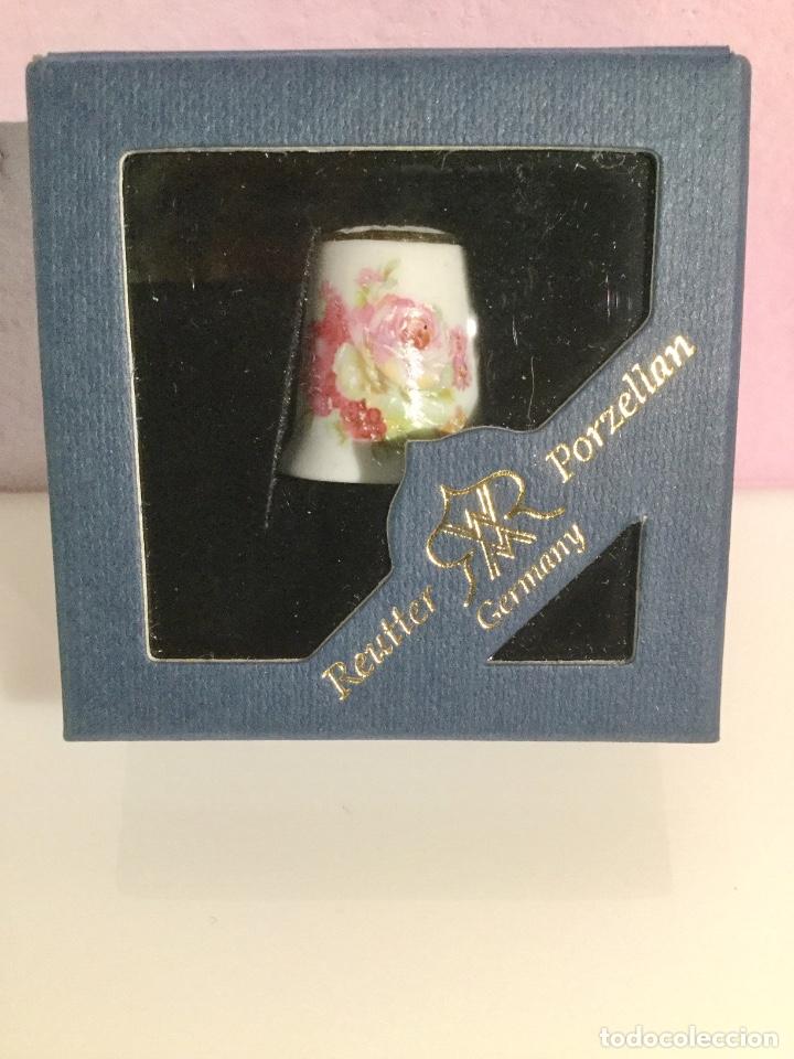 Coleccionismo de dedales: Dedal ramo rosas. Porcelana. REUTTER. - Foto 2