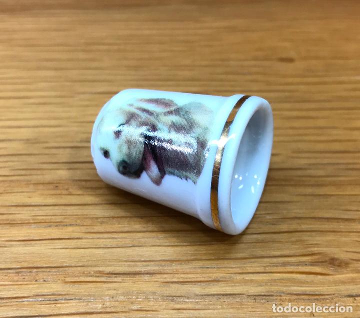 Coleccionismo de dedales: Dedal de porcelana con cabeza de perro - Foto 2