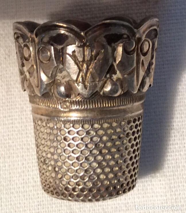 Coleccionismo de dedales: ANTIGUO DEDAL DE PLATA CON ESTUCHE - Foto 3