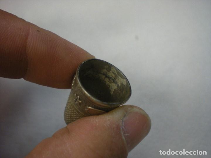Coleccionismo de dedales: DEDAL CON RELIEVES 2cm ALTURA - Foto 3