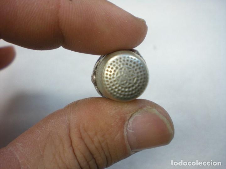 Coleccionismo de dedales: DEDAL CON RELIEVES 2cm ALTURA - Foto 4