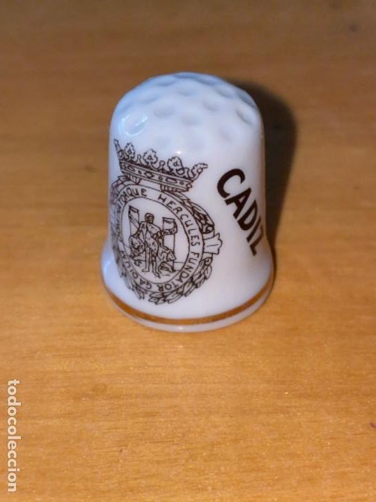 Coleccionismo de dedales: DEDAL ESCUDO CADIZ - Foto 1