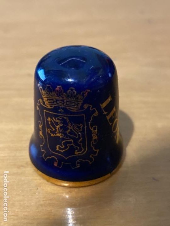 Coleccionismo de dedales: DEDAL LE&Oacute;N ESCUDO - Foto 1