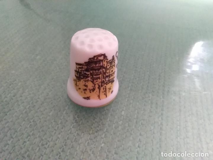 Coleccionismo de dedales: DEDAL CASAS COLGANTES CUENCA - Foto 1