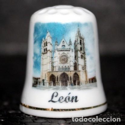 Coleccionismo de dedales: Dedal porcelana - Catedral de Leon - Foto 1