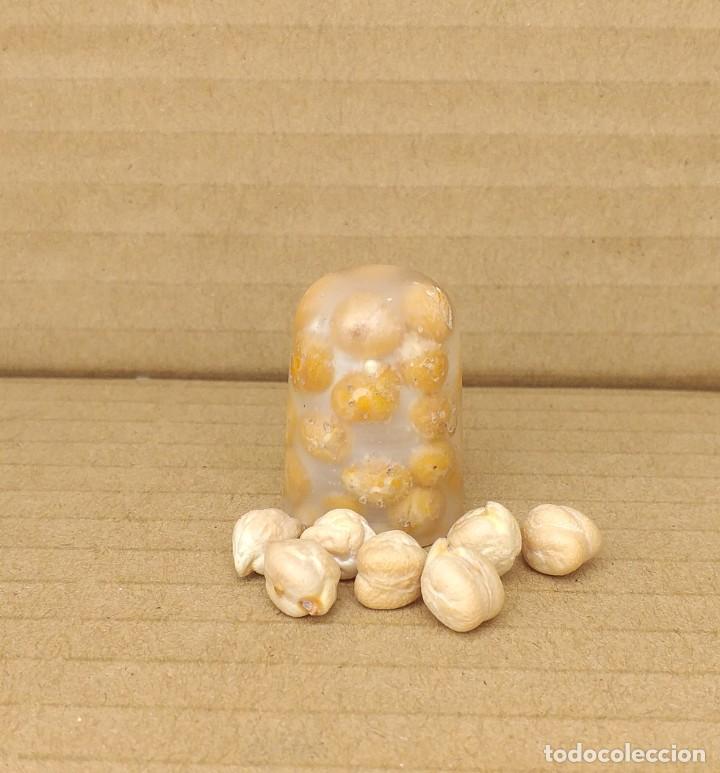 Coleccionismo de dedales: Dedal con garbanzos artesania - Foto 2