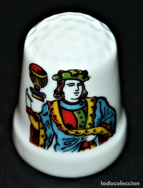 Coleccionismo de dedales: DEDAL DE PORCELANA - SOTA DE COPAS - Foto 1