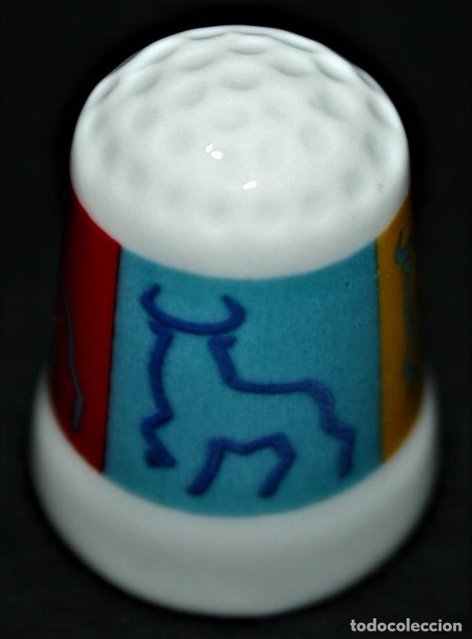 Coleccionismo de dedales: DEDAL DE PORCELANA - TOROS - Foto 1