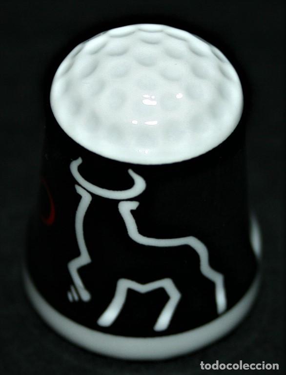 Coleccionismo de dedales: DEDAL DE PORCELANA - TORO - Foto 1