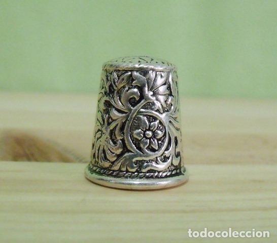 Coleccionismo de dedales: Dedal Recuerdo Cuevas de Nerja - M&aacute;laga - Foto 2