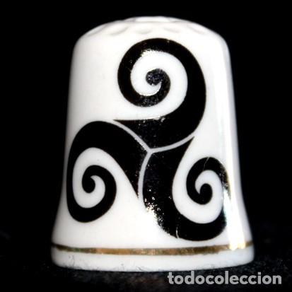 Coleccionismo de dedales: Dedal porcelana - TRISQUEL - Foto 1