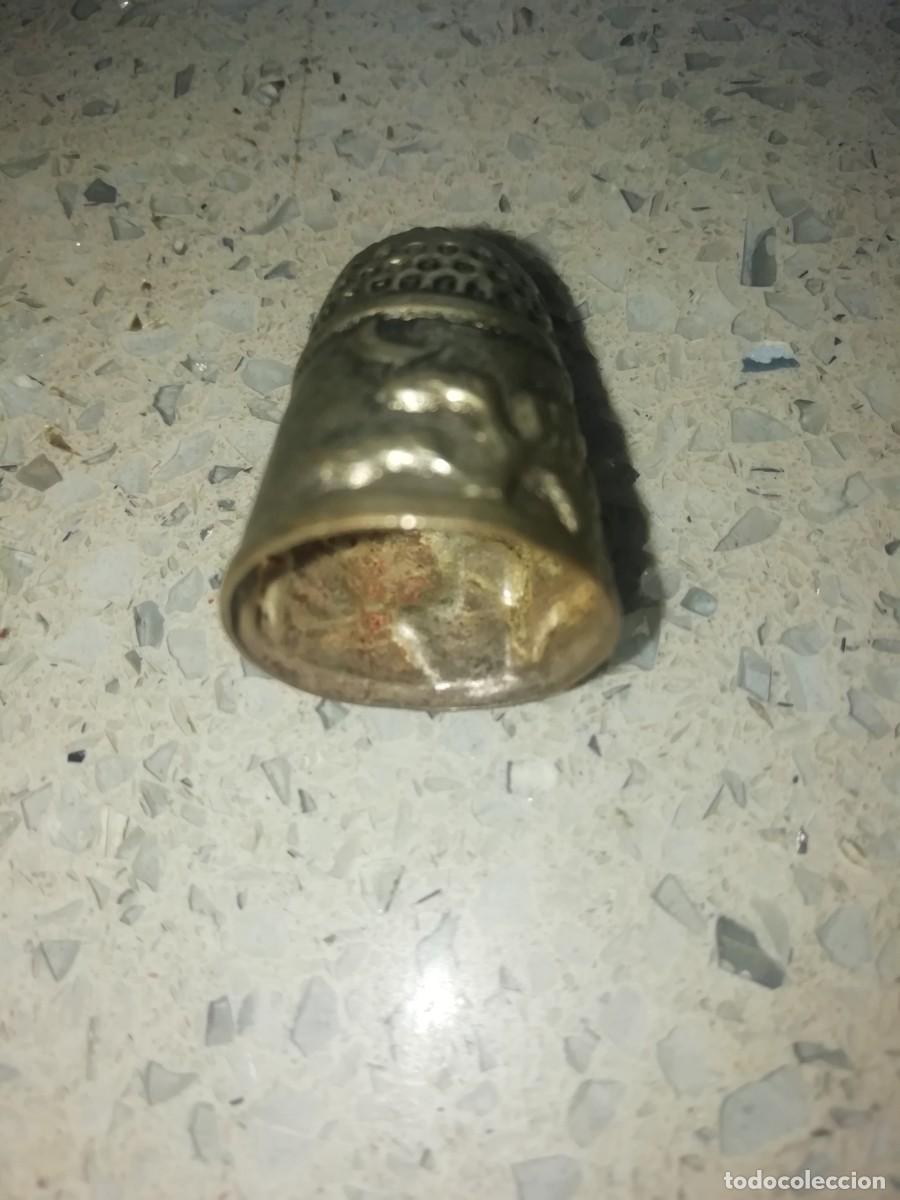 Coleccionismo de dedales: Dedal vintage en meta labrado - Foto 3