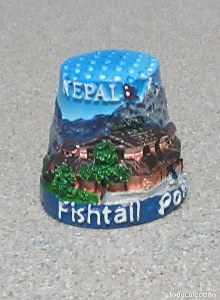 Coleccionismo de dedales: Dedal de Fishtail Nepal en su estuche - Foto 1