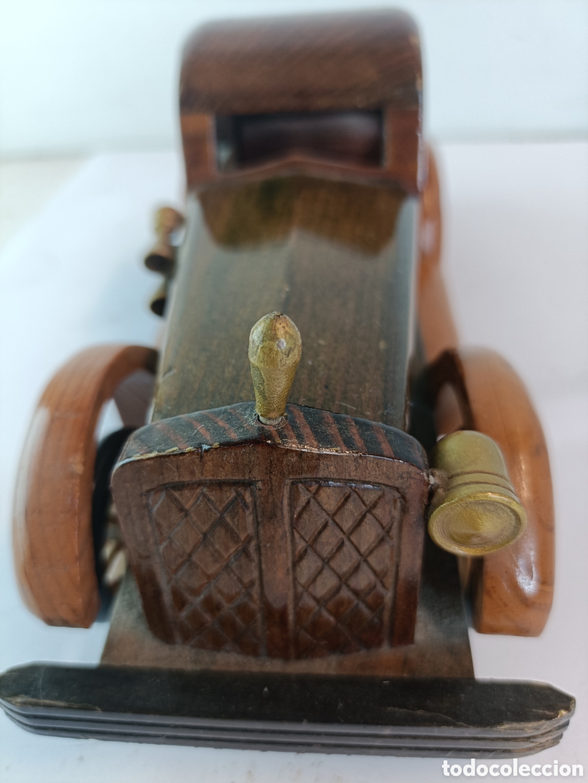 Coleccionismo de dedales: COCHE ARTESANIA MADERA - Foto 1