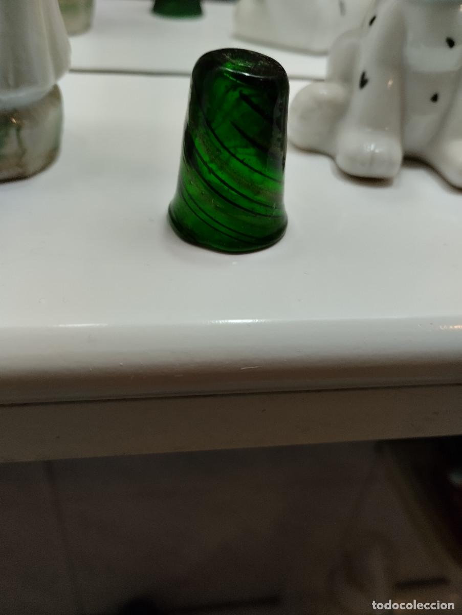 Coleccionismo de dedales: dedal de vidrio verde - Foto 1