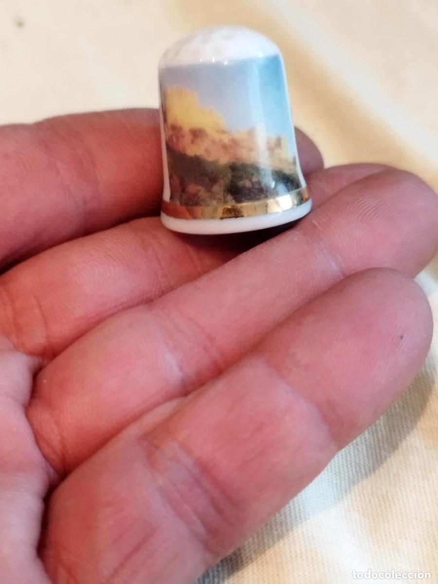 Coleccionismo de dedales: Dedal de porcelana de Almu&ntilde;&eacute;car. - Foto 1