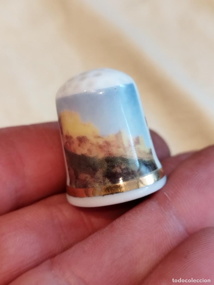 Coleccionismo de dedales: Dedal de porcelana de Almu&ntilde;&eacute;car. - Foto 2