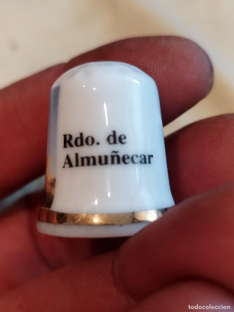 Coleccionismo de dedales: Dedal de porcelana de Almu&ntilde;&eacute;car. - Foto 3