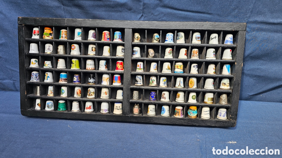 Coleccionismo de dedales: ( 8 ) colecci&oacute;n de 80 dedales con expositor