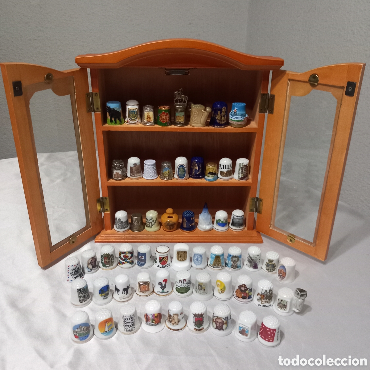 Collezionismo di ditali: COLECCION 58 DEDALES+PEQUE&Ntilde;A VITRINA/ METAL/PORCELANA/CLOISON&Eacute;(COMO NUEVOS Y EXCELENTE ESTADO)