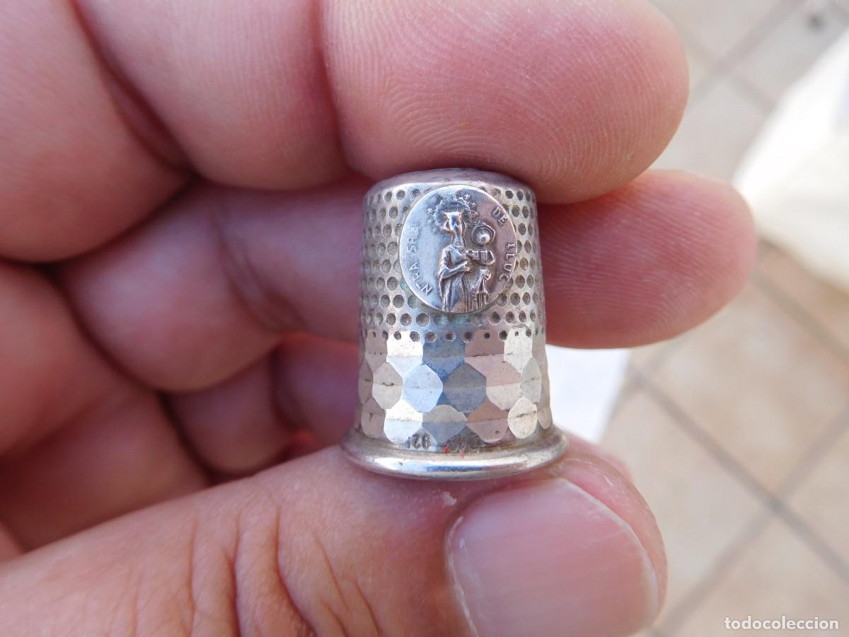 Coleccionismo de dedales: Dedal antiguo de plata Ntra Sra. de Llull - Foto 1