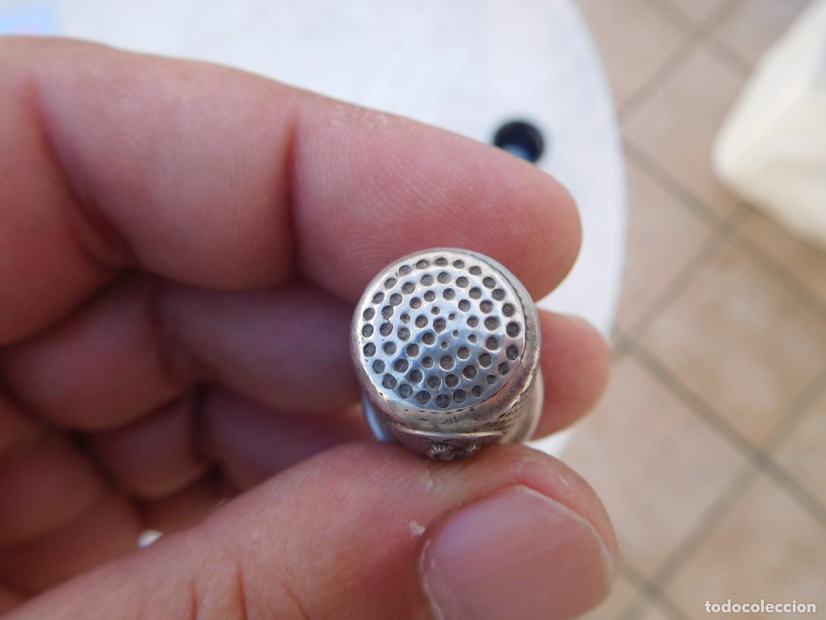 Coleccionismo de dedales: Dedal antiguo de plata Ntra Sra. de Llull - Foto 3