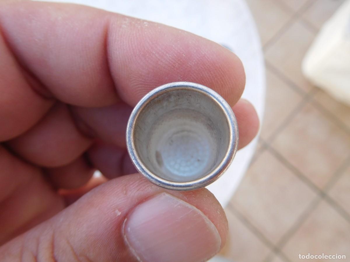 Coleccionismo de dedales: Dedal antiguo de plata Ntra Sra. de Llull - Foto 4