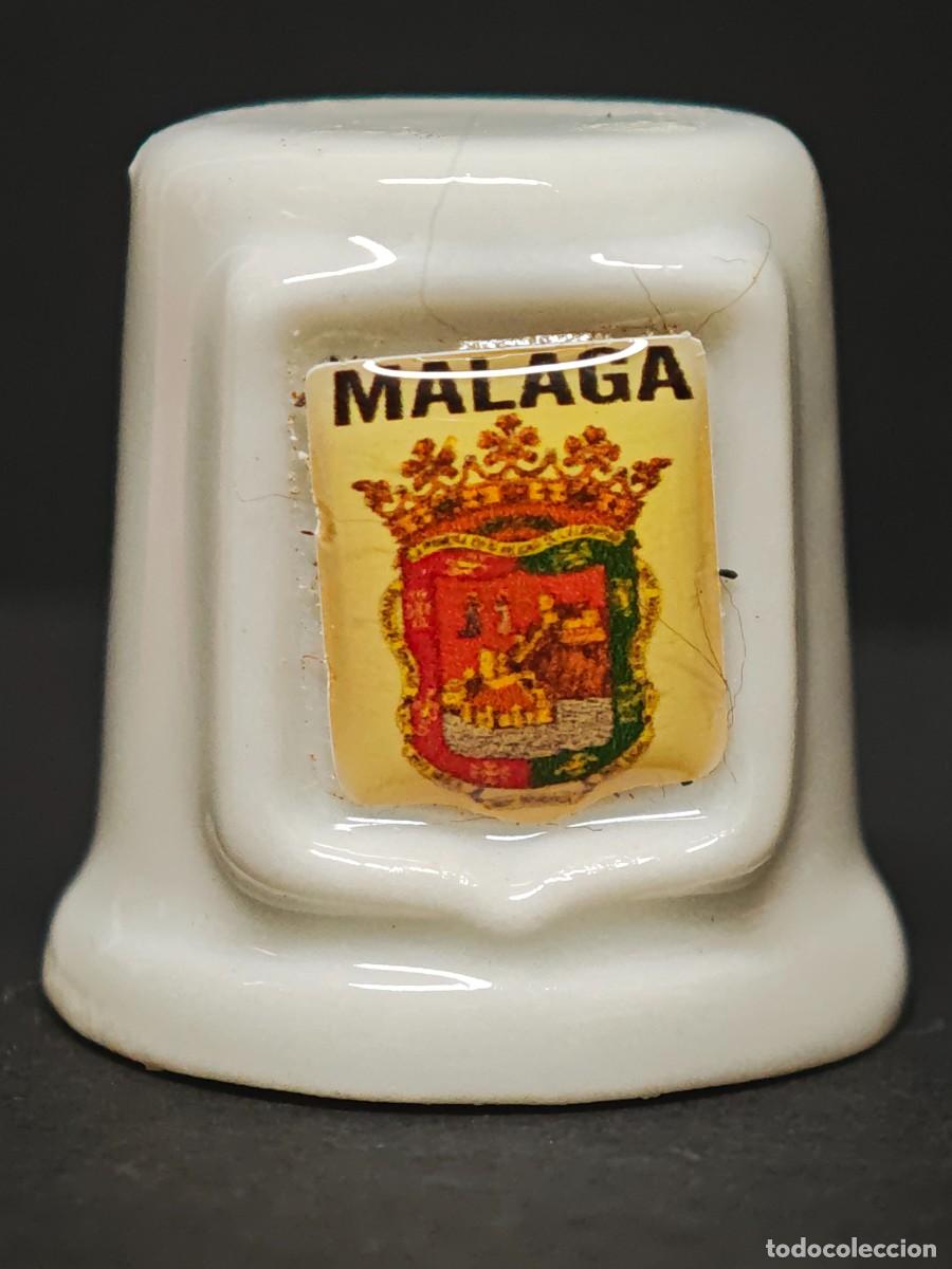 Coleccionismo de dedales: DEDAL PORCELANA ESCUDO MALAGA