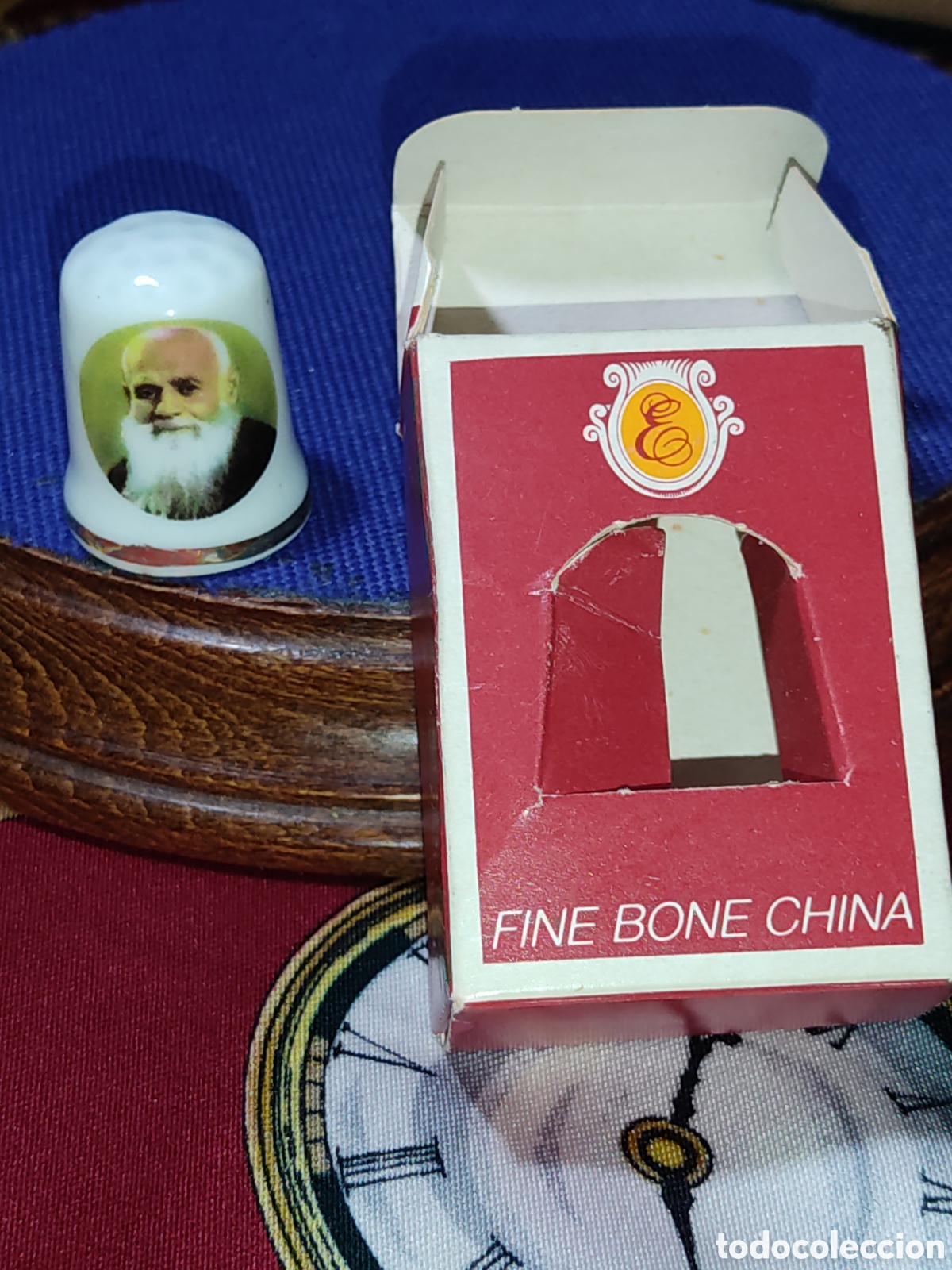Coleccionismo de dedales: Antiguo dedal de Fray Leopoldo de Alpandeire de fina porcelana China.