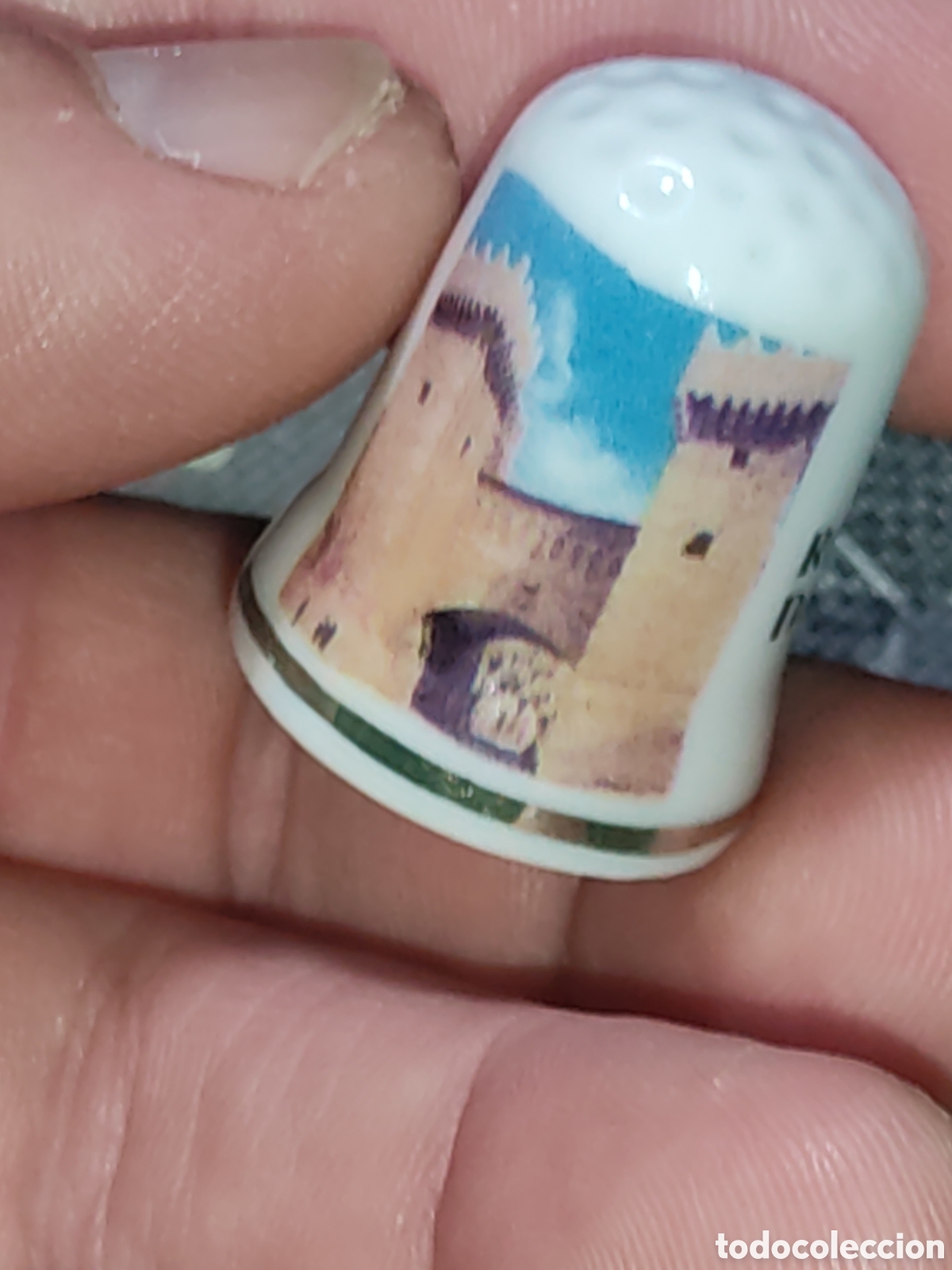 Coleccionismo de dedales: Dedal de porcelana recuerdo de Daroca.