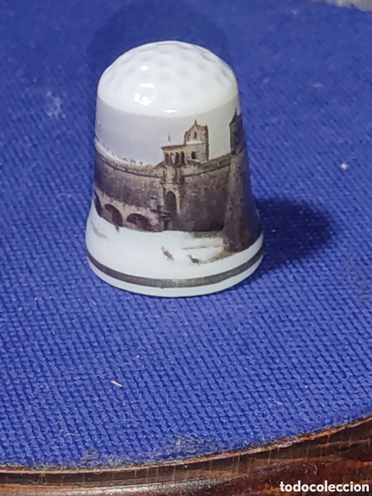 Coleccionismo de dedales: Dedal de porcelana recuerdo de Jaca