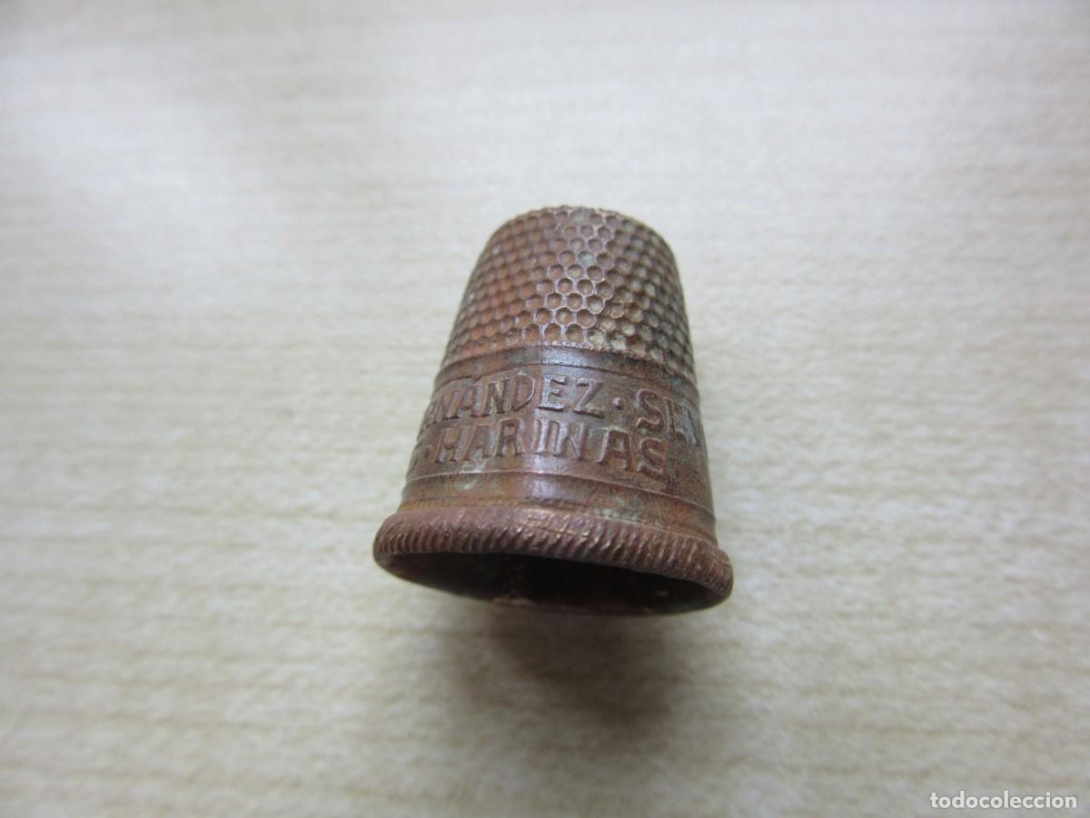 Sammlung von Fingerh&uuml;ten: Dedal publicitario Guillermo Fern&aacute;ndez Sevilla Jabones harinas Mediados S XX Alto1,9 cm Di&aacute;m 1,4 cm