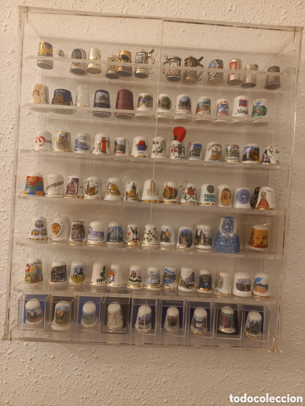 Colecionismo de dedais: Gran colecci&oacute;n de 165 dedales de porcelana y metal de Espa&ntilde;a y Europa con vitrina expositora