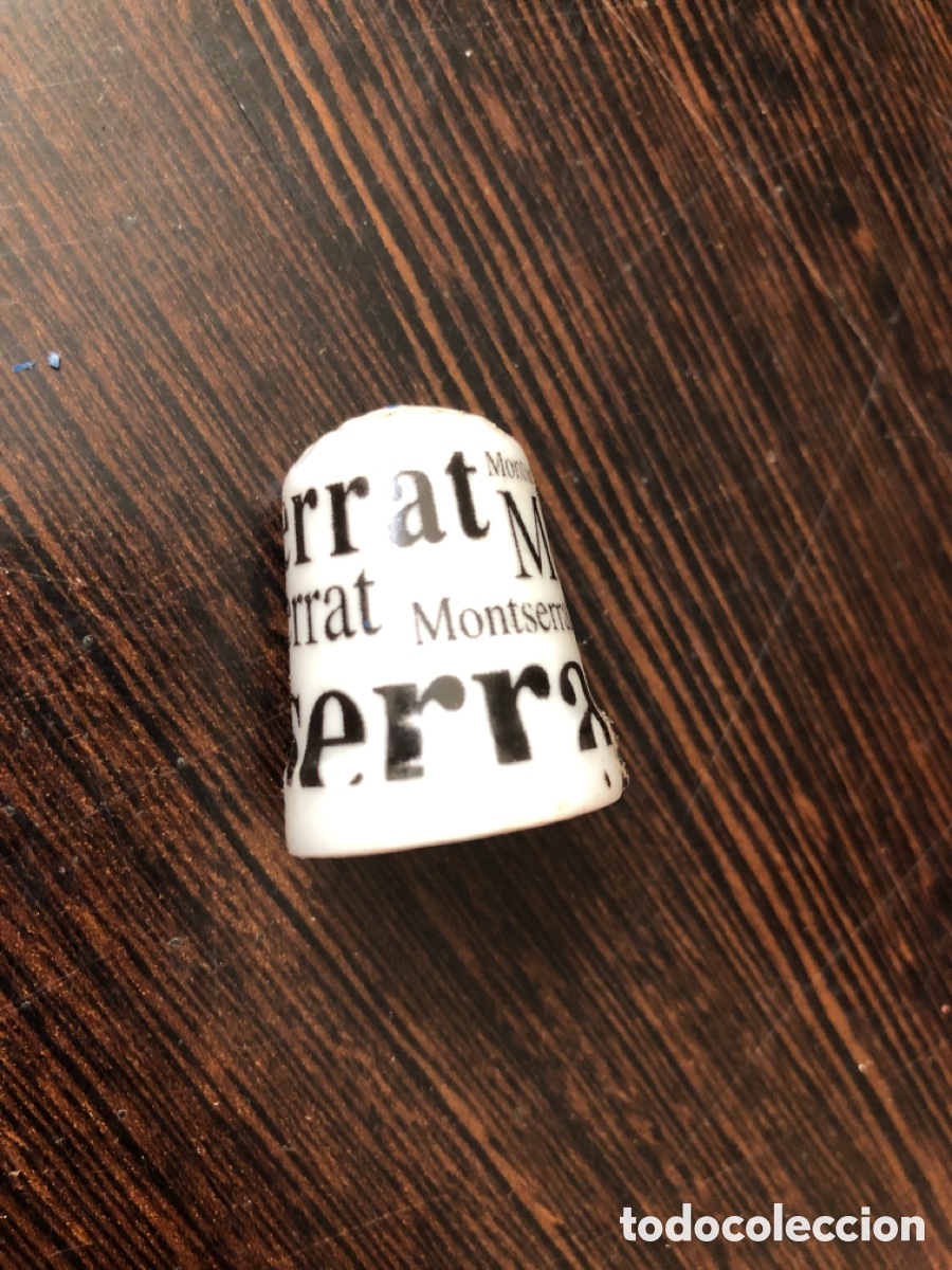 Collectionnisme de d&eacute;s &agrave; coudre: Dedal de porcelana recuerdo de Montserrat