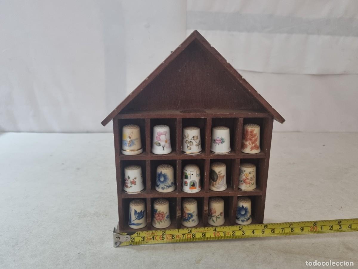 Coleccionismo de dedales: Lote de 15 dedales cer&aacute;micos expositor - Foto 15