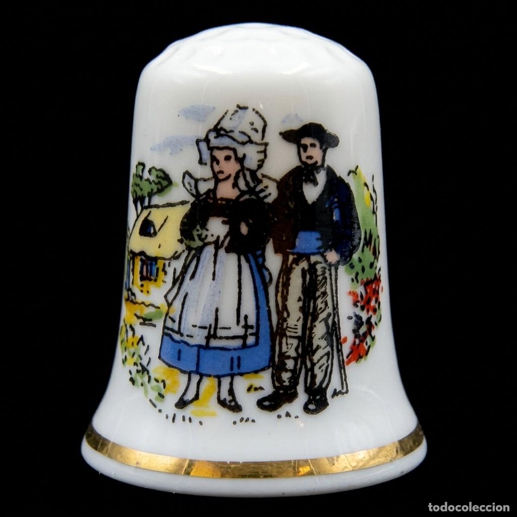 Collectionnisme de d&eacute;s &agrave; coudre: Dedal porcelana LA BRETAGNE