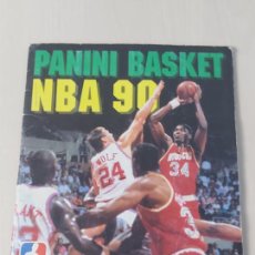Coleccionismo deportivo: ALBUM PANINI BASKET NBA 90 CON 2 CROMOS DE MICHAEL JORDAN - INCOMPLETO. Lote 306773463