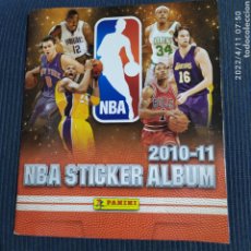 Coleccionismo deportivo: NBA STICKER ALBUM 2010 11 COMPLETO BALONCESTO. Lote 330871223