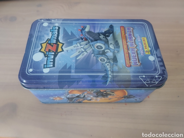 Coleccionismo deportivo: Lata premium box vac&iacute;a invizimals para coleccionar nueva alianza (EA)