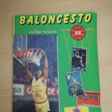 Coleccionismo deportivo: ALBUM BALONCESTO 1988 COMPLETO CROMOS LIGA ACB 87/88 NBA 2 JORDAN STICKER BASKET MERCHANTE CONVERSE. Lote 376016384