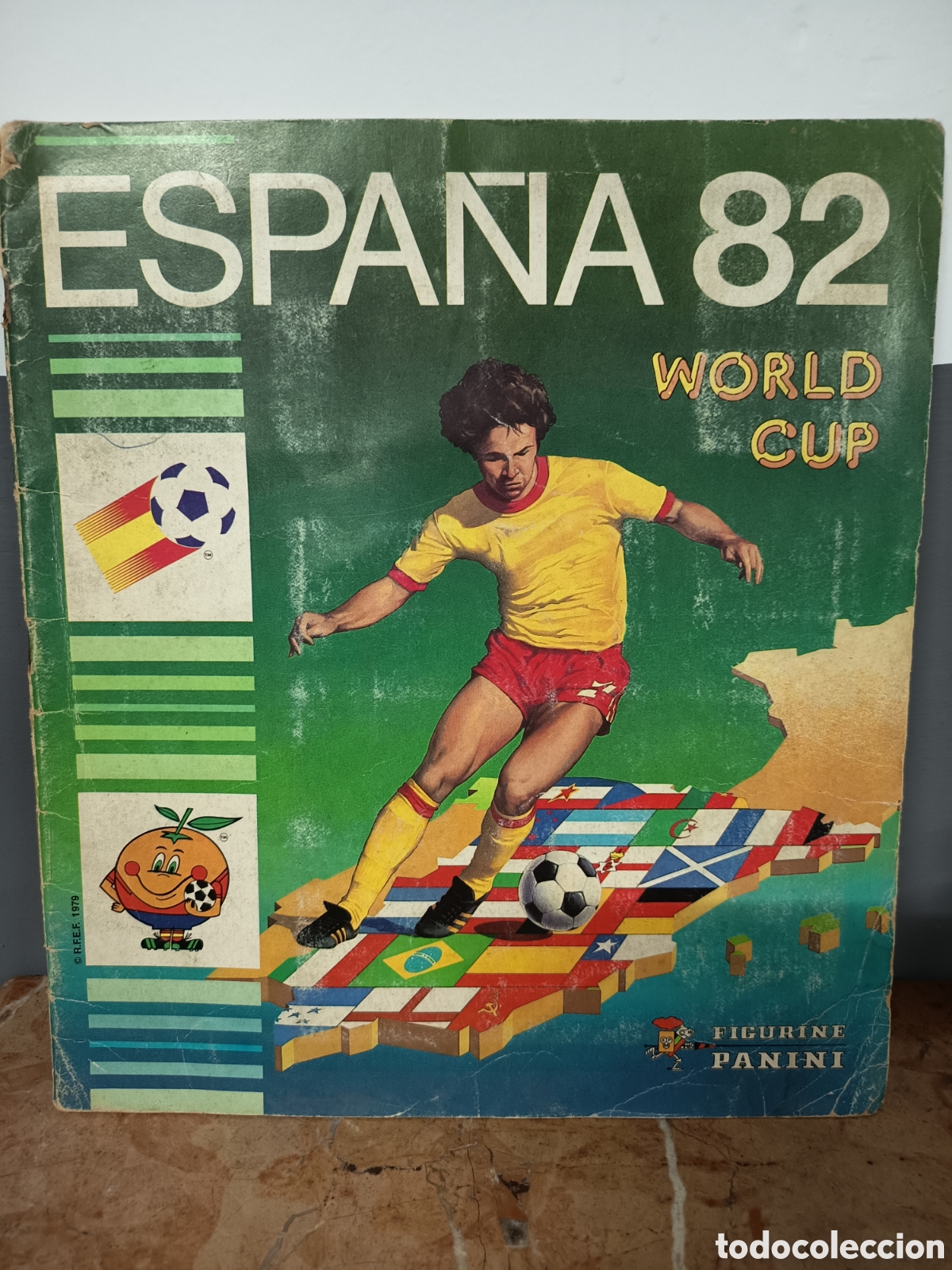 Coleccionismo deportivo: &Aacute;LBUM DE F&Uacute;TBOL ESPA&Ntilde;A WORLD CUP 82 INCLUYE A DIEGO ARMANDO MARADONA