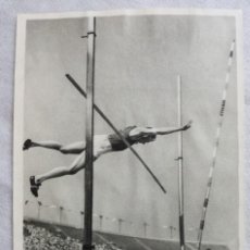 Coleccionismo deportivo: FOTO CROMO OLIMPIADA DE LOS ÁNGELES. 1932. Nº 77. SALTO CON PÉRTIGA, PAAVO YRJÖLÄ, FINLANDIA. Lote 122941203