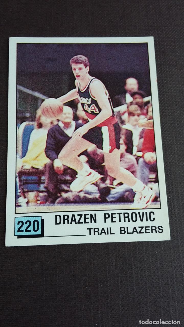 Coleccionismo deportivo: PANINI BASKET NBA 90 - 220 DRAZEN PETROVIC - PORTLAND TRAIL BLAZERS - (NUNCA PEGADO) ROOKIE STICKER - Foto 1 - 142972134