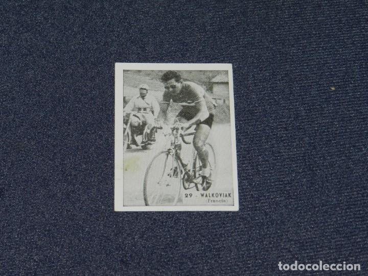 Coleccionismo deportivo: CROMO CICLISMO - ASES DEL PEDAL N.29 WALKOVIAK - EDICIONES TRIUNFO 1960, BUEN ESTADO