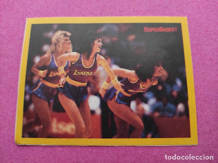 Coleccionismo deportivo: CROMO CHEERLEADERS LAKER GIRLS - PEGATINA REVISTA SUPERBASKET - LAKERS NBA STICKER SUPER BASKET
