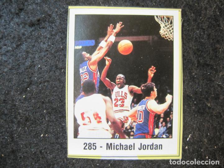 Coleccionismo deportivo: MICHAEL JORDAN-CHICAGO BULLS-CROMO RECORTADO DE ALBUM PANINI BASKET NBA 89-VER FOTOS-(90.316-3)