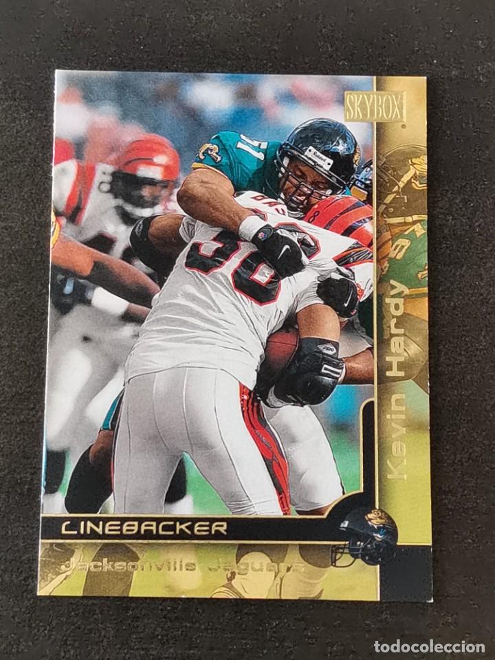 Colecionismo desportivo: Skybox Football 2000 #74 Kevin Hardy Jacksonville Jaguars NFL Card