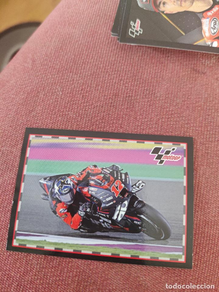Coleccionismo deportivo: 38 vi&ntilde;ales cromo motogp moto gp 2022 22 sin pegar trade card