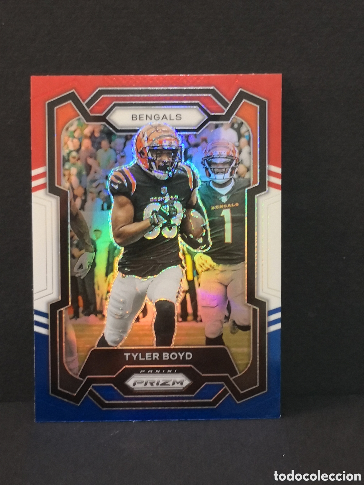 Coleccionismo deportivo: 63 prizm red white blue refractor TYLER BOYD DONRUSS 2023 PANINI FOOTBALL NFL CROMOS USA EEUU CARDS