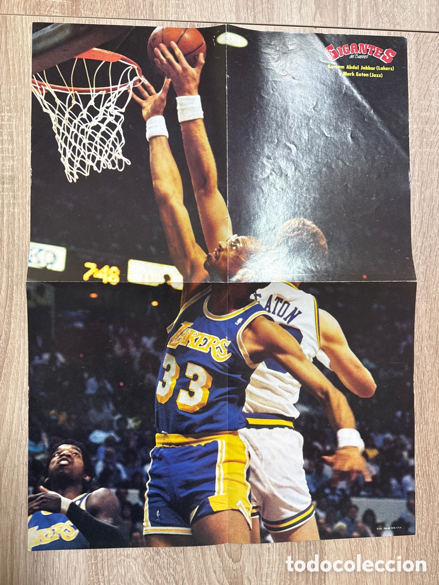 Coleccionismo deportivo: 1987 KAREEM ABDUL JABBAR VS MARK EATON POSTER REVISTA GIGANTES